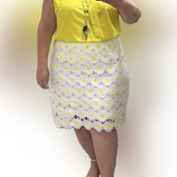 🌻 PLUS Lace Skirt 🌻 - Picture 5 of 5